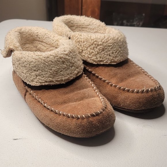 Size 8 Womens Slippers - Picture 1 of 5